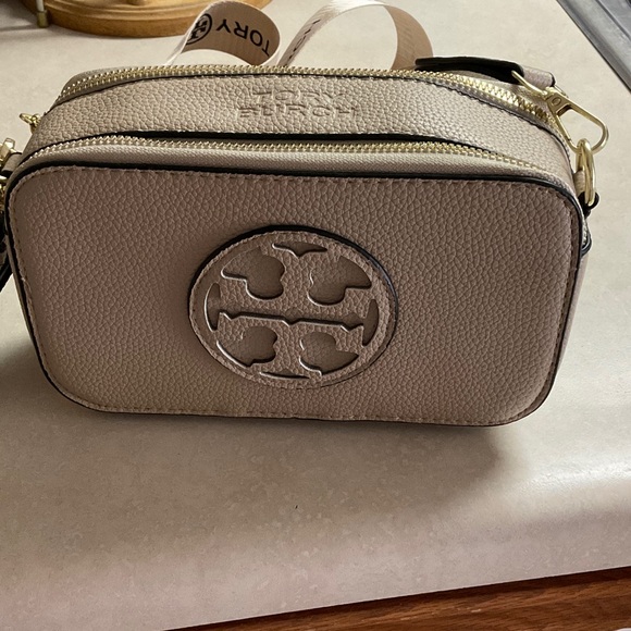 NO BRAND. It is a dupe of designer bag. Cream Crossbody Bag - Picture 3 of 6